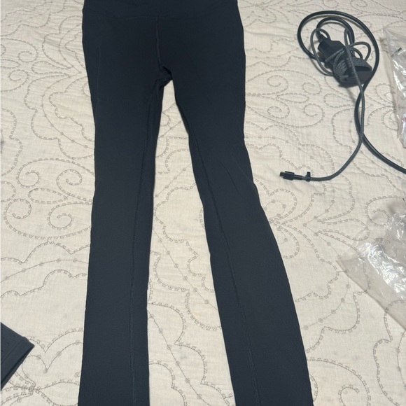 Women’s Lululemon’s size 6 black reveal leggings new - Picture 2 of 5